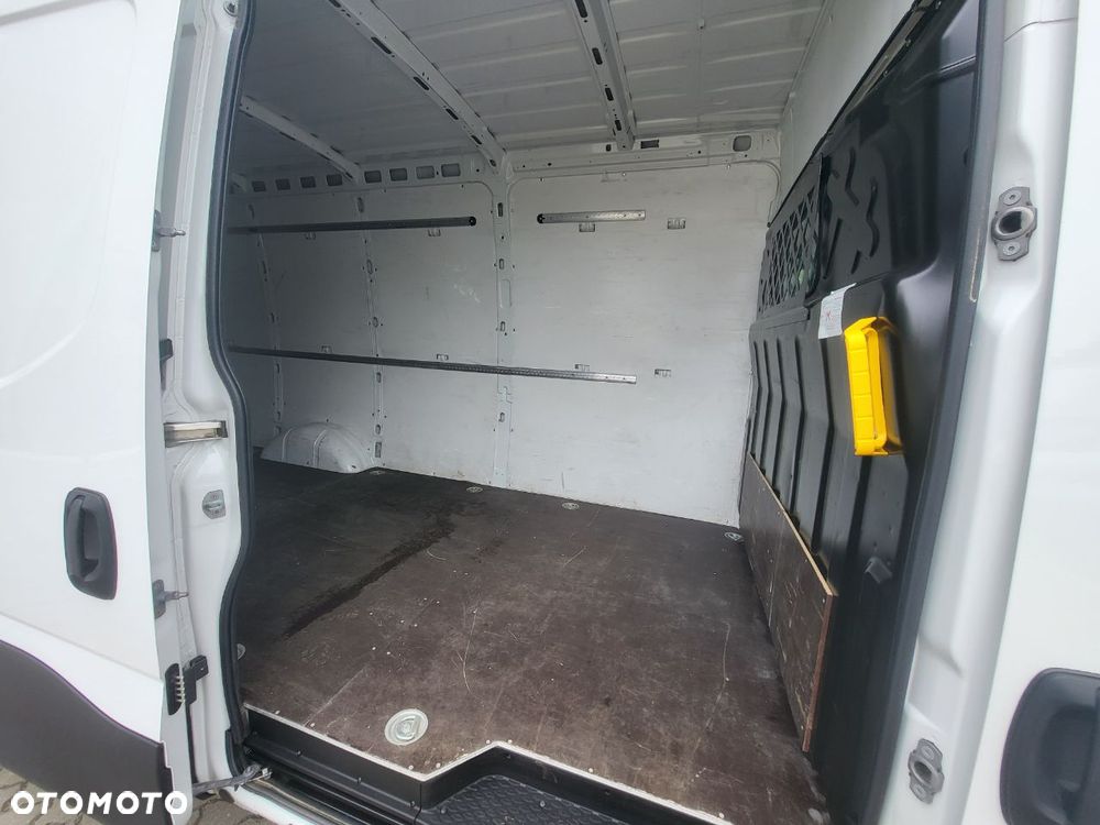 Iveco 35S16 furgon Max Długi - 18