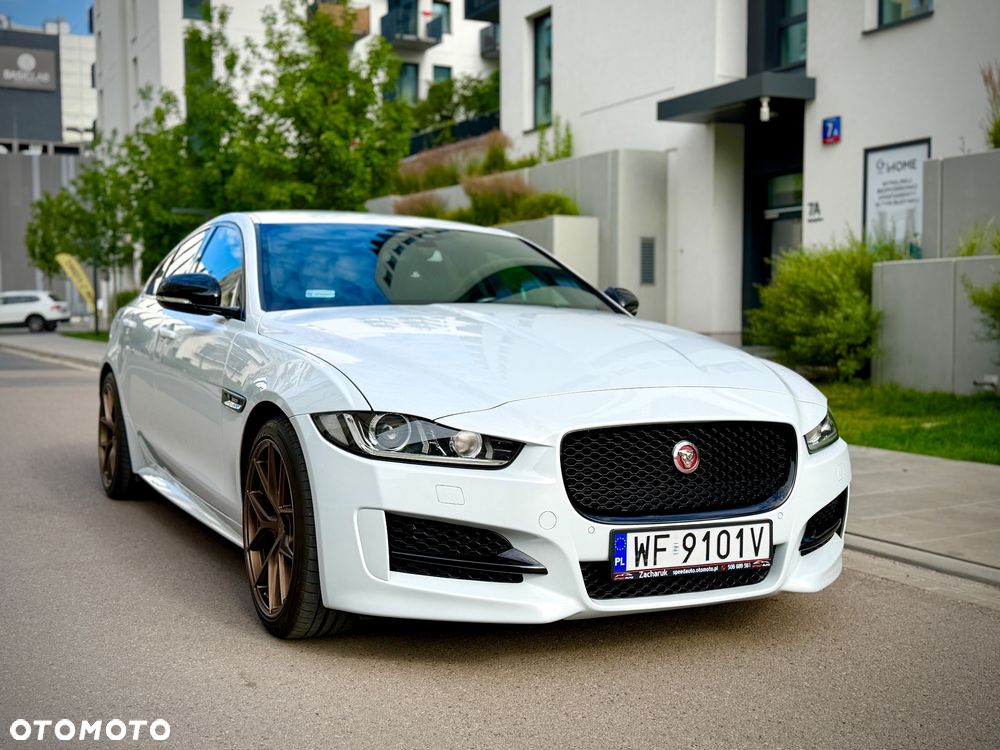 Jaguar XE 2.0 D R-Sport - 10