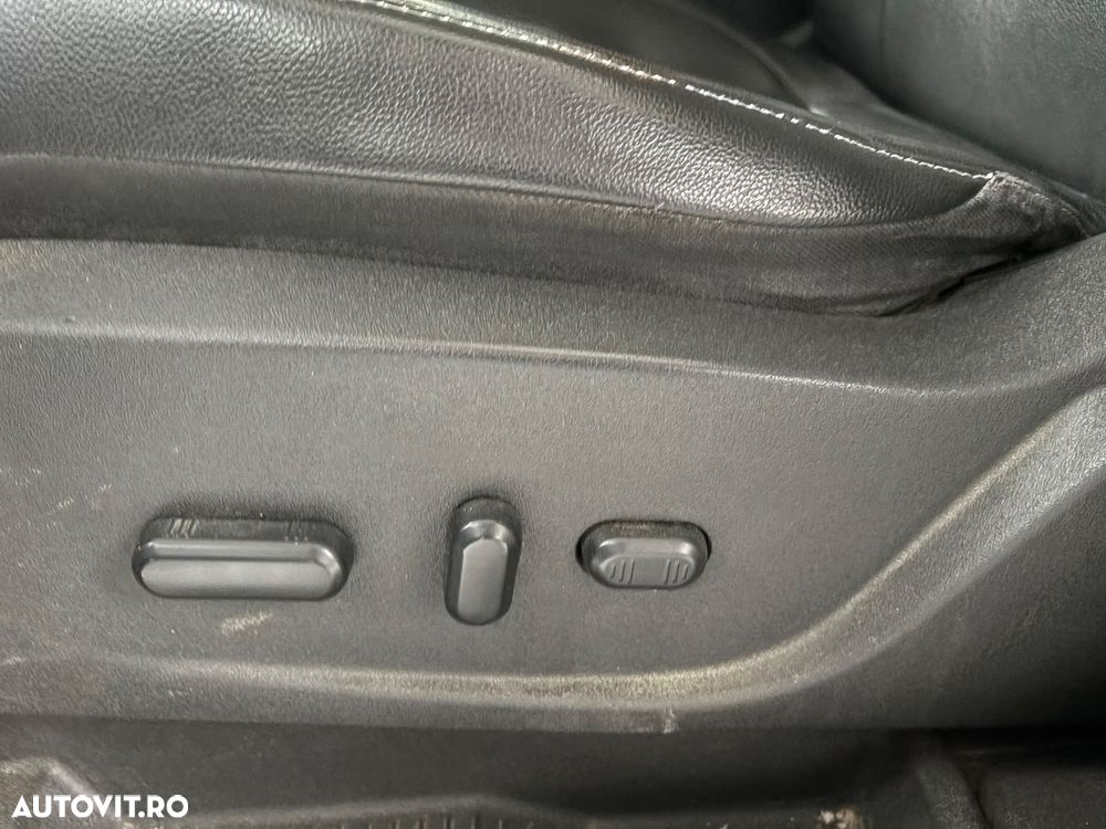 Ford Kuga 2.0 TDCi 4WD Powershift Titanium - 9