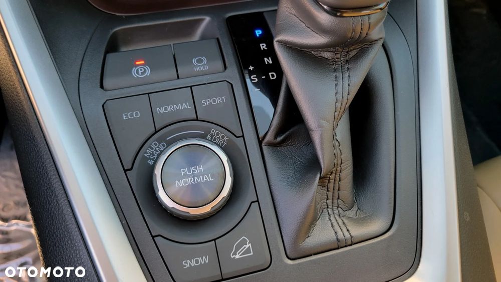 Toyota RAV4 2.5 XLE - 25