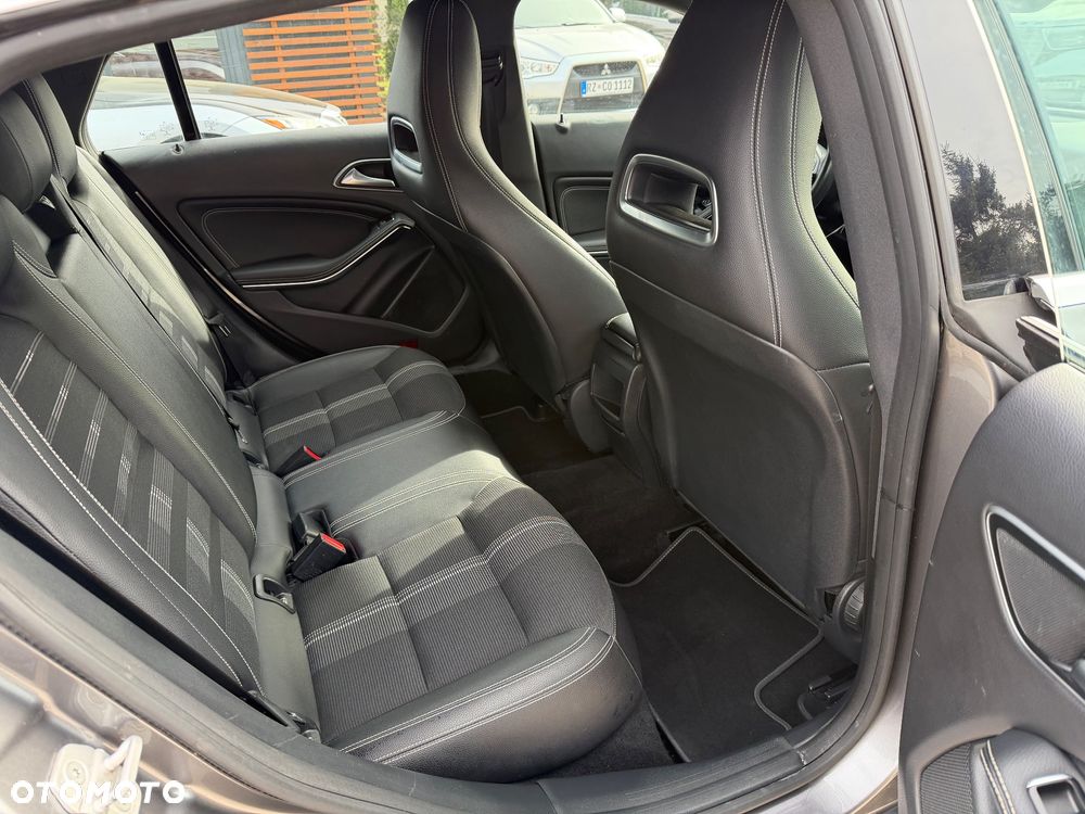 Mercedes-Benz CLA 180 Urban - 32