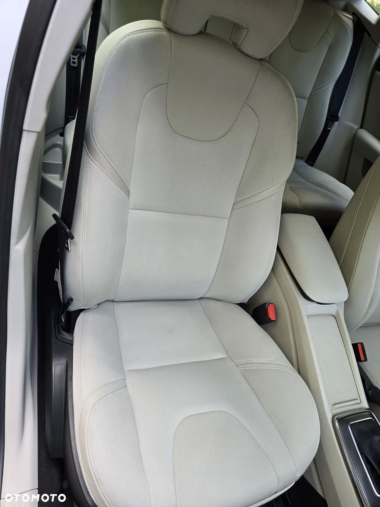 Volvo V40 T4 Kinetic - 23