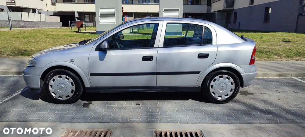 Opel Astra 1.4 111 - 4