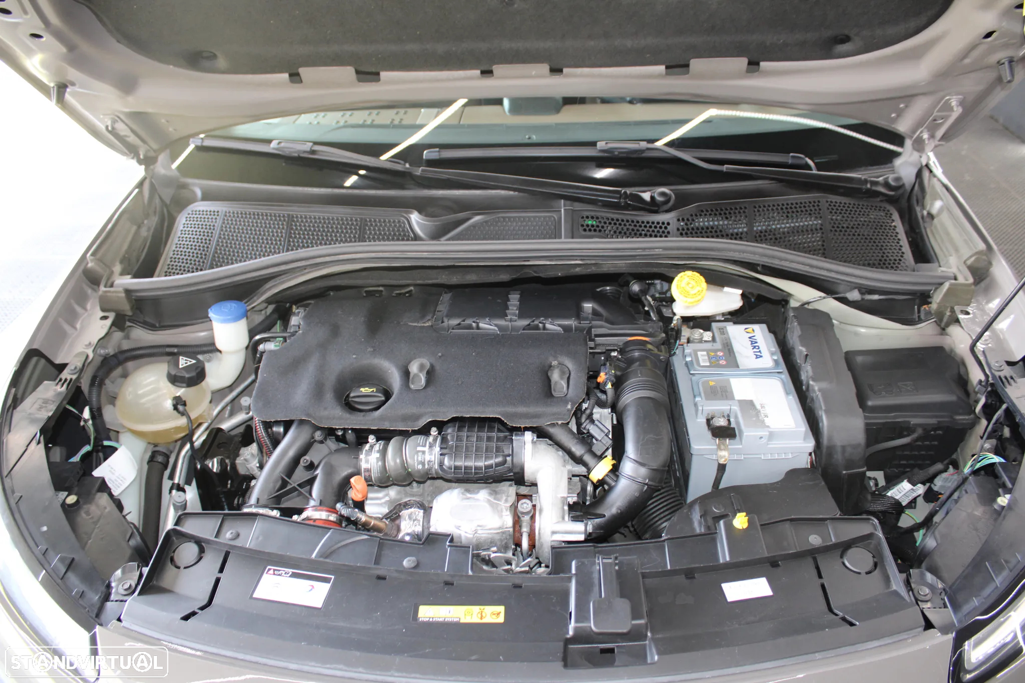 Citroën C4 Cactus 1.6 BlueHDi Shine ETG6 - 17