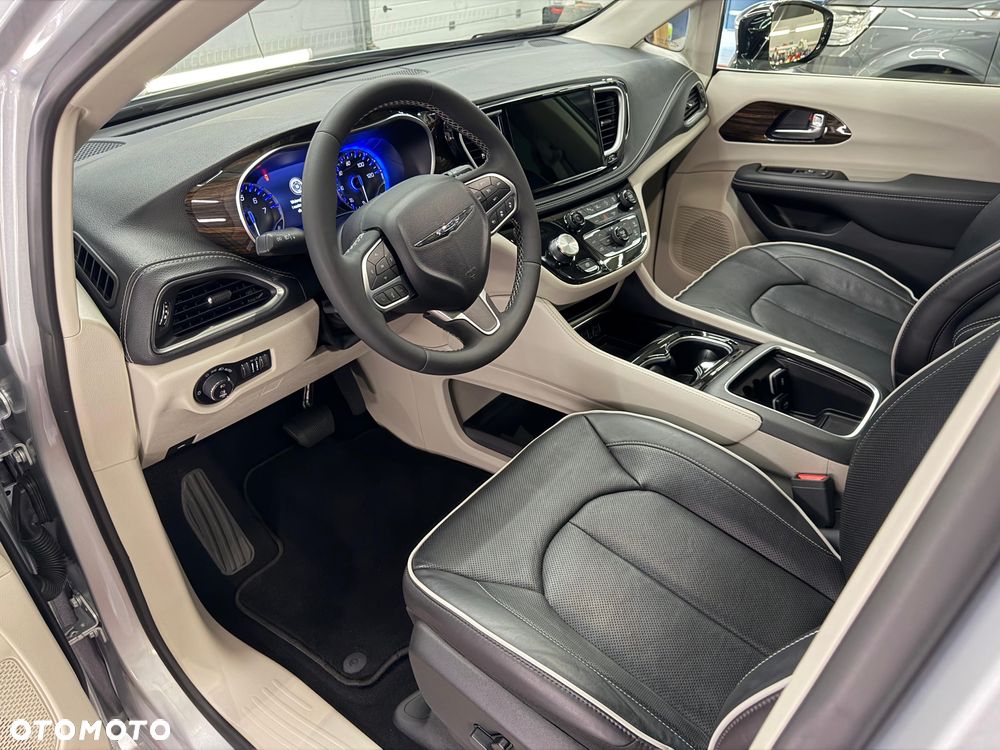 Chrysler Pacifica - 18
