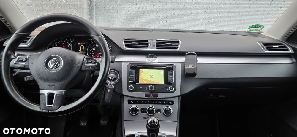 Volkswagen Passat 2.0 TDI Comfortline - 8