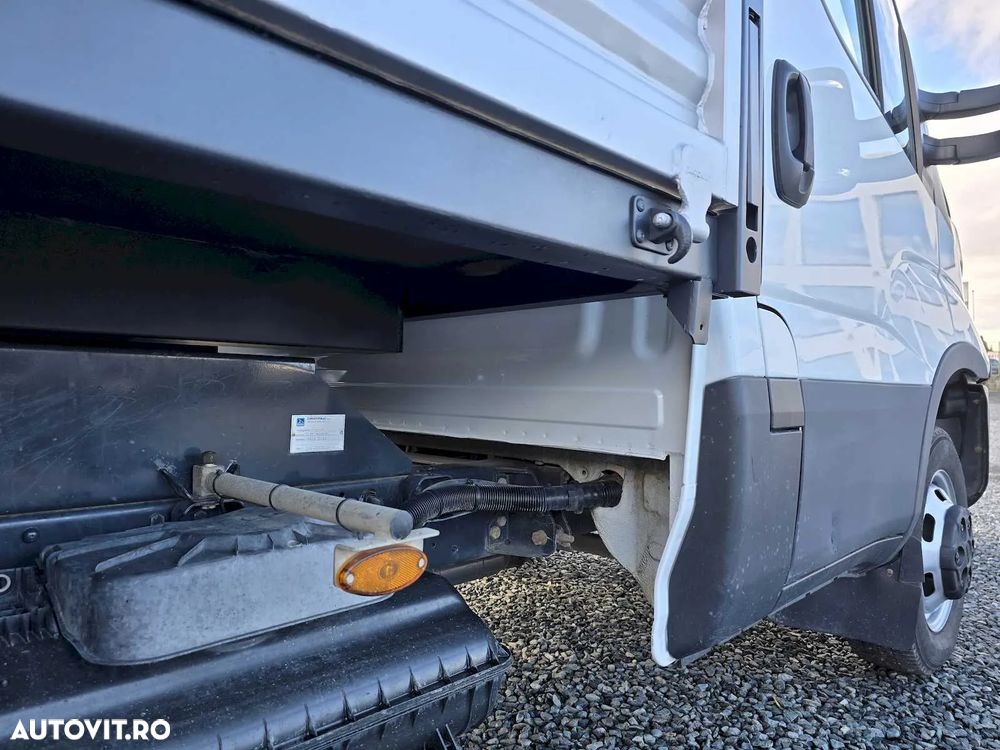 Iveco Daily 3000 cmc benaCantoni 3.2 m,basculabila 3 parti pe cutia viteze,diferential blocabil punte spate. 2018. - 26