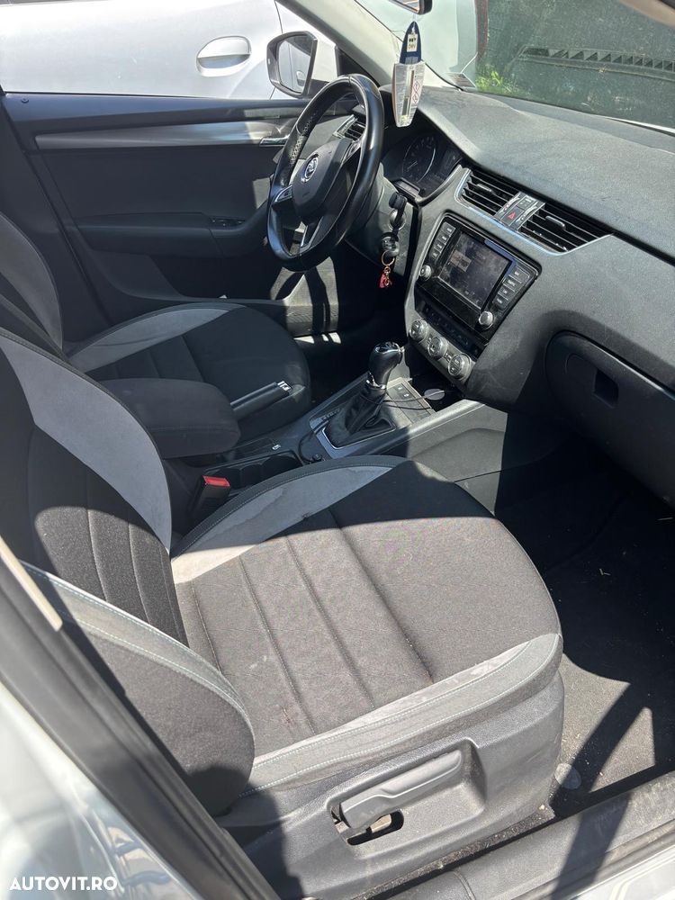Skoda Octavia 2.0 TDI DSG Style - 6