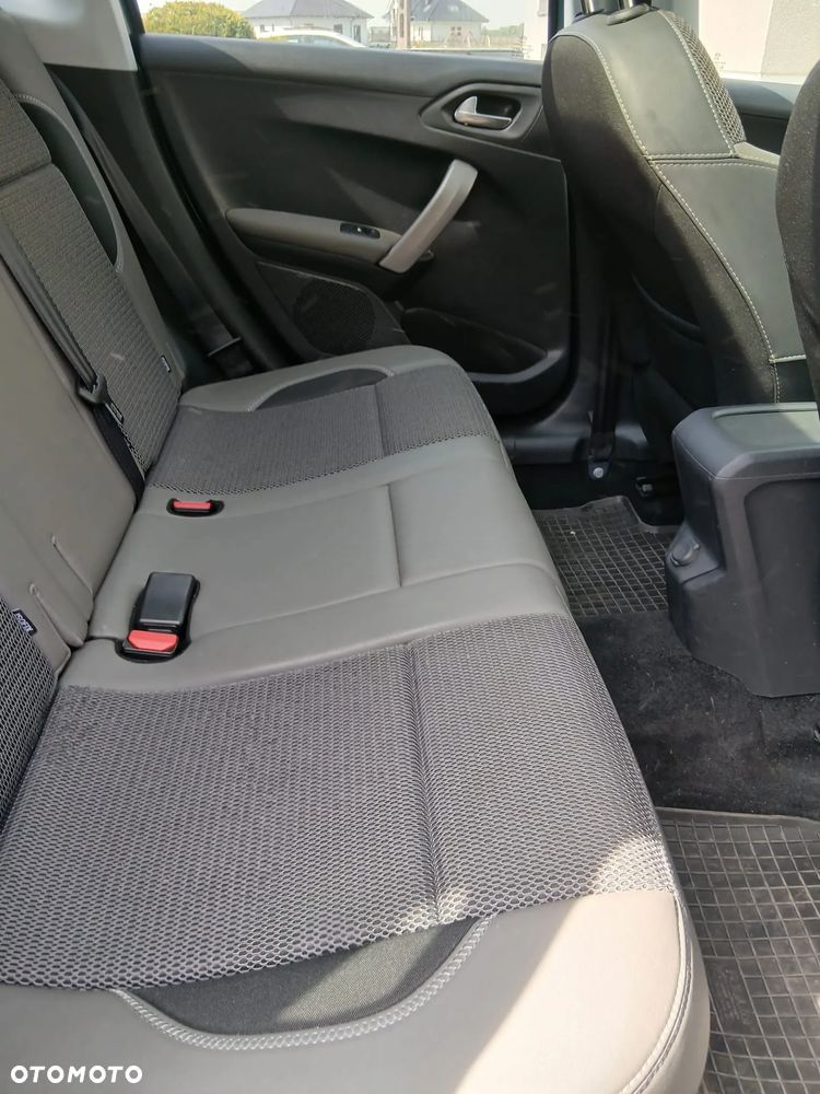 Peugeot 2008 1.2 Pure Tech Allure S&S - 10
