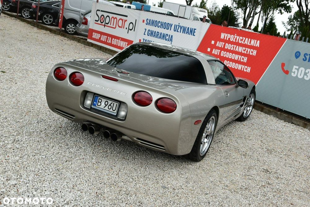 Chevrolet Corvette - 22