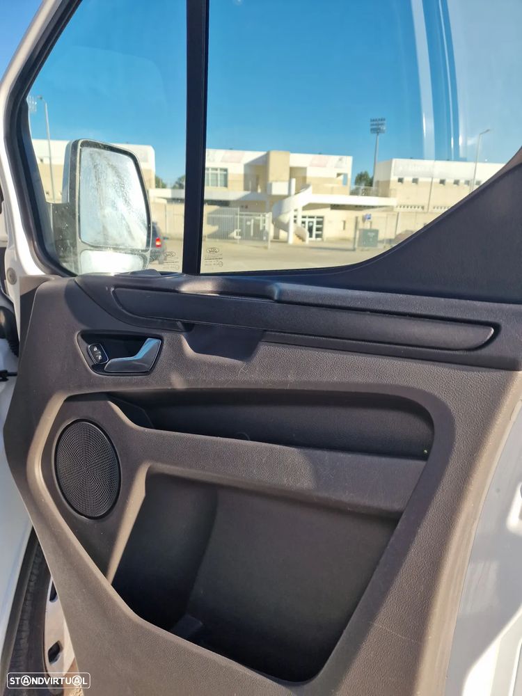 Ford e-Transit Custom - 13