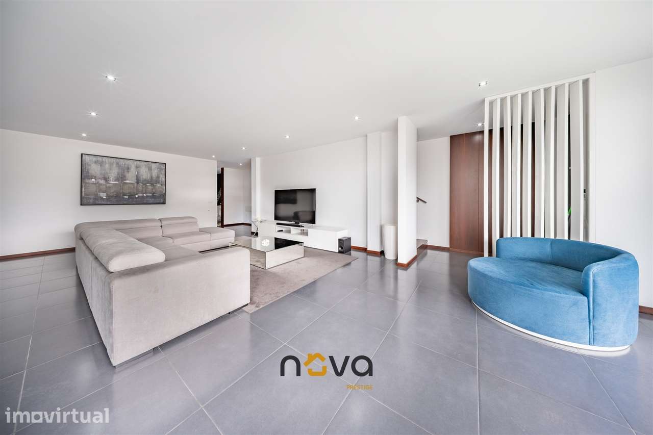Moradia T4 em Aver-o-Mar a apenas 500 metros da praia - Grande imagem: 3/48