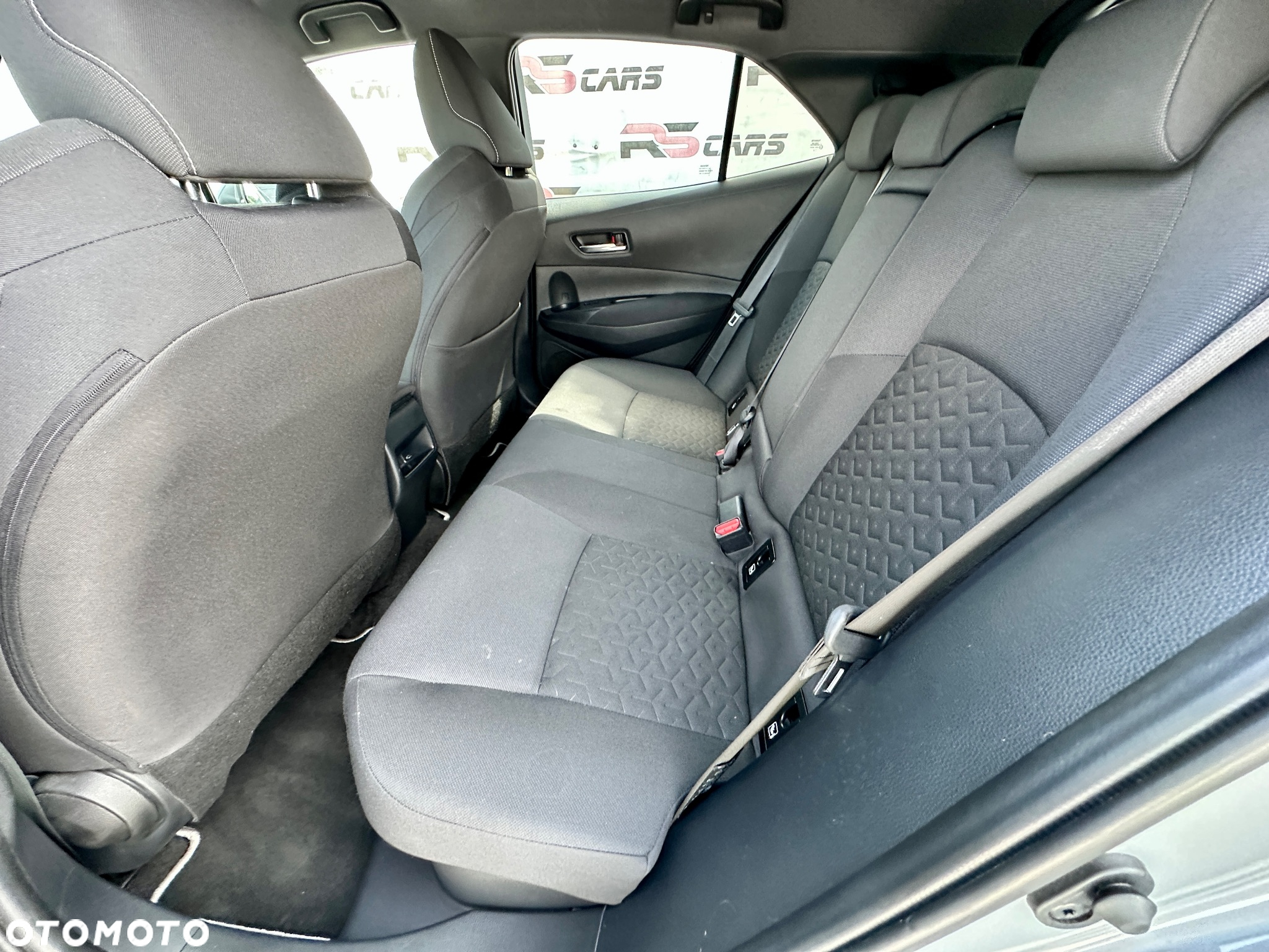 Toyota Corolla 2.0 Hybrid Style - 16