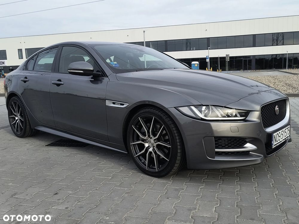 Jaguar XE 2.0 T R-Sport - 25