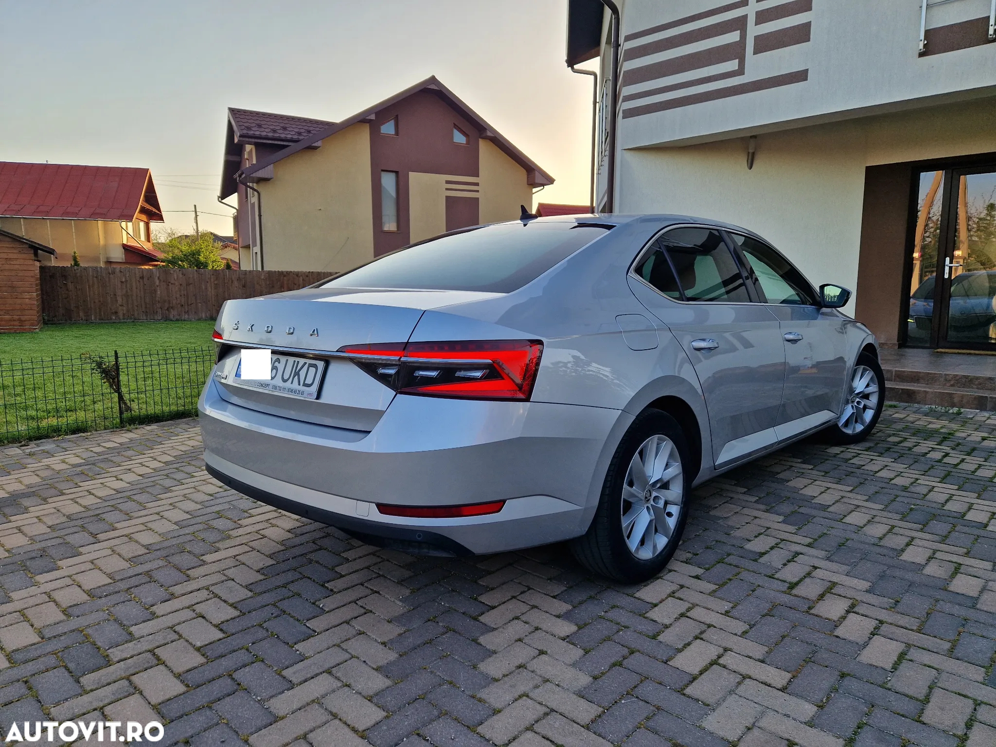 Skoda Superb 2.0 TDI DSG Ambition - 4