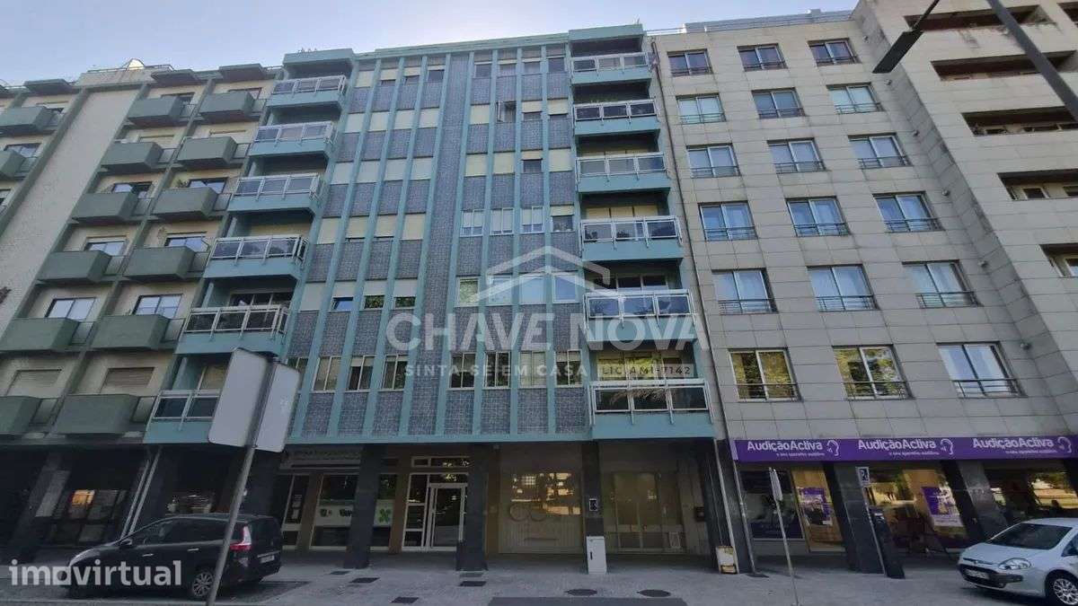 Apartamento T3 com garagem no centro de Espinho