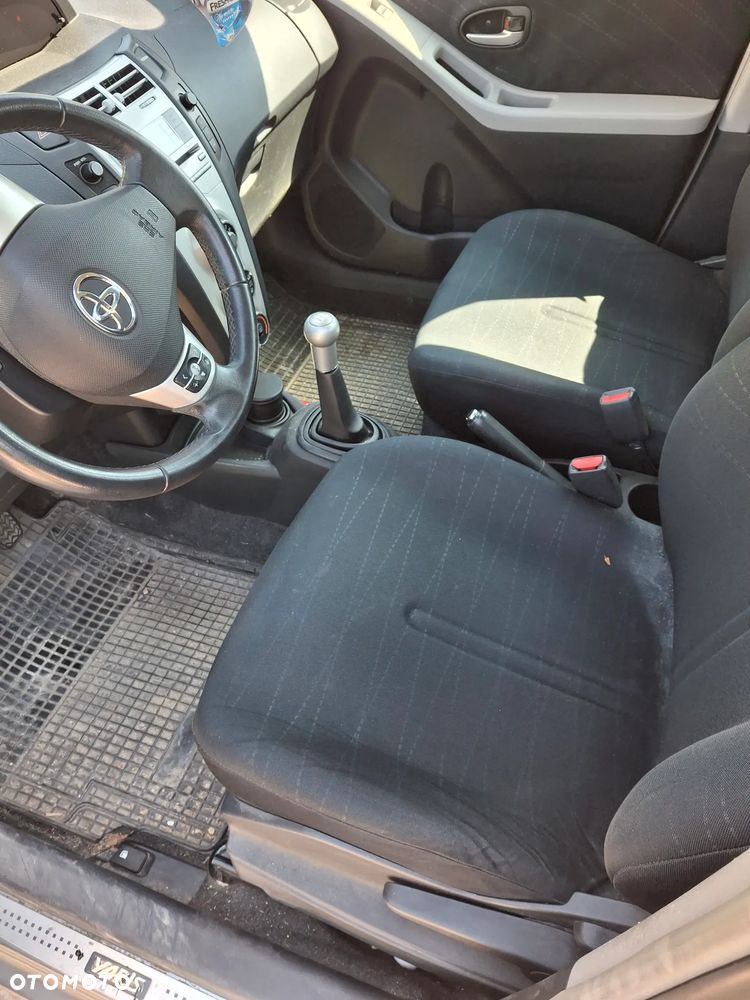 Toyota Yaris 1.3 Sol - 4