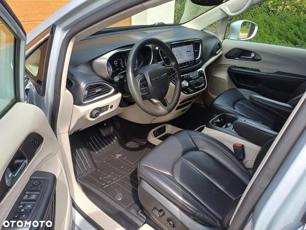 Chrysler Pacifica - 9
