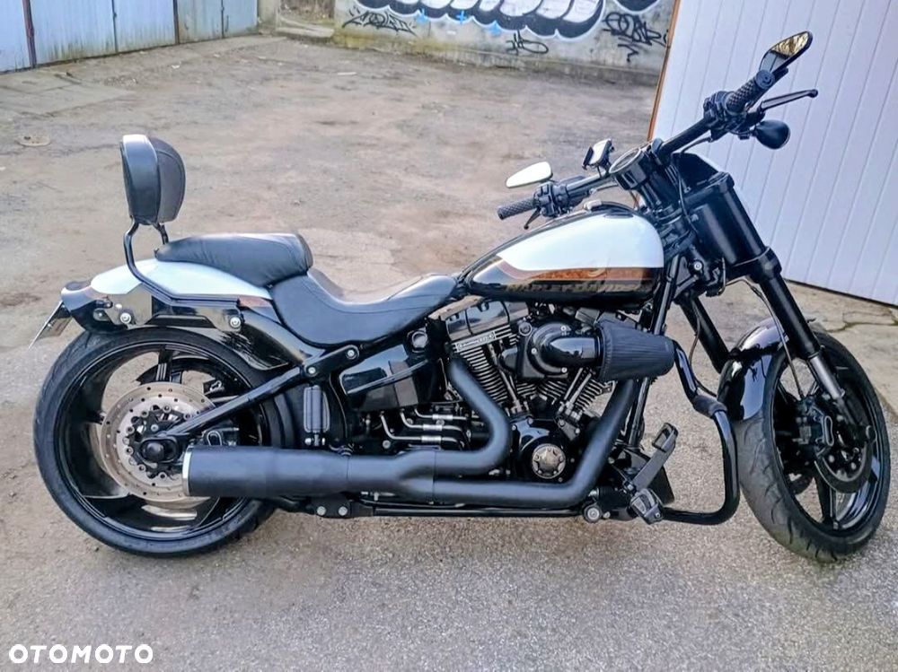 Harley-Davidson Softail Breakout - 14