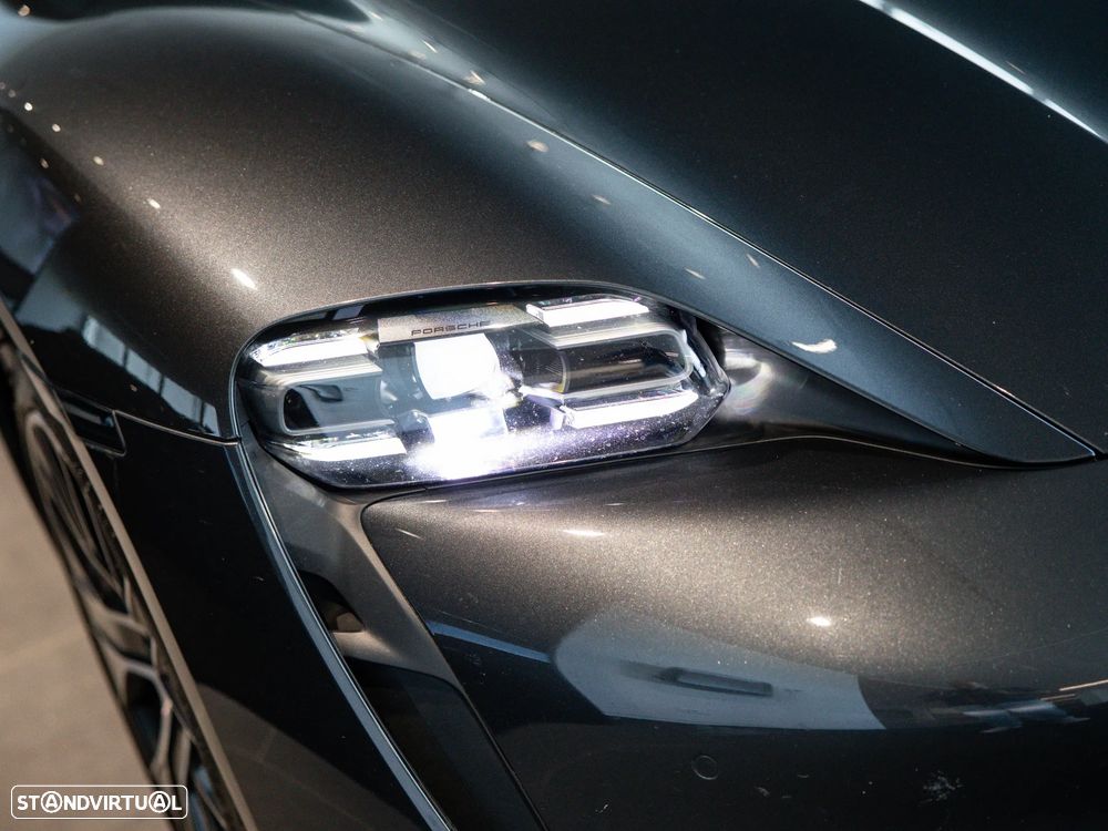 Porsche Taycan Sport Turismo - 13