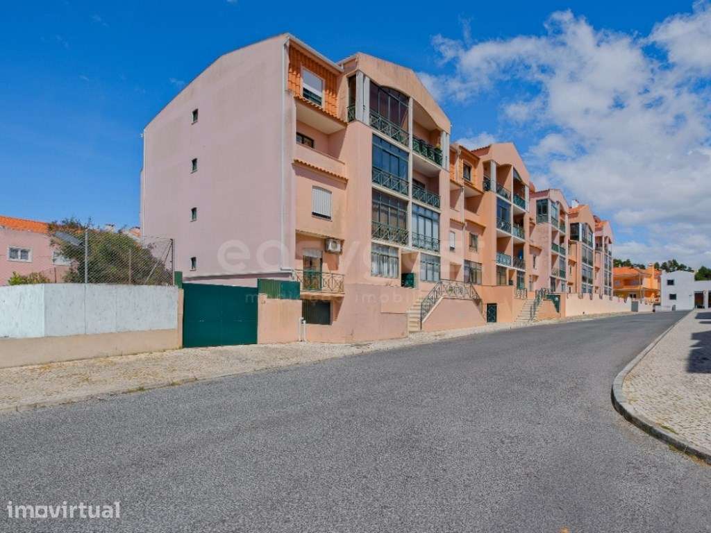 Apartamento T2 com garagem box para 1 viatura em Alcabideche - Grande imagem: 3/29