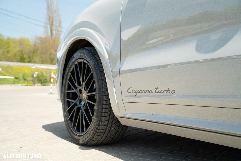Porsche Cayenne Turbo - 36