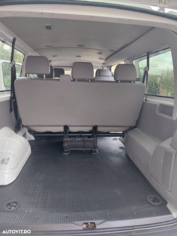 Volkswagen Caravelle 2011 photo 2