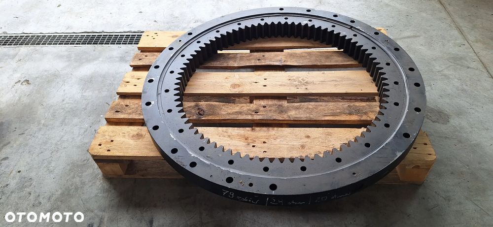 Wieniec obrotu CASE 688 888 988