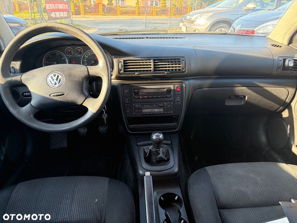 Volkswagen Passat 1.9 TDI Comfortline Family - 22