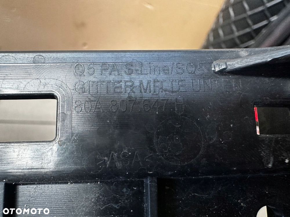 KRATKA ZDERZAKA ŚRODKOWA POD GRILL AUDI Q5 80A LIFT S-LINE 20-23 - 5