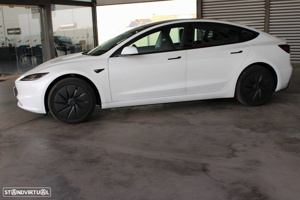 Tesla Model 3 - 4