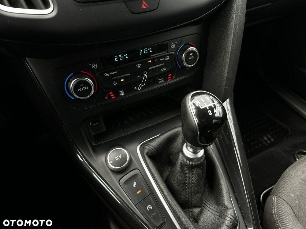 Ford Focus 1.0 EcoBoost Titanium Business - 29