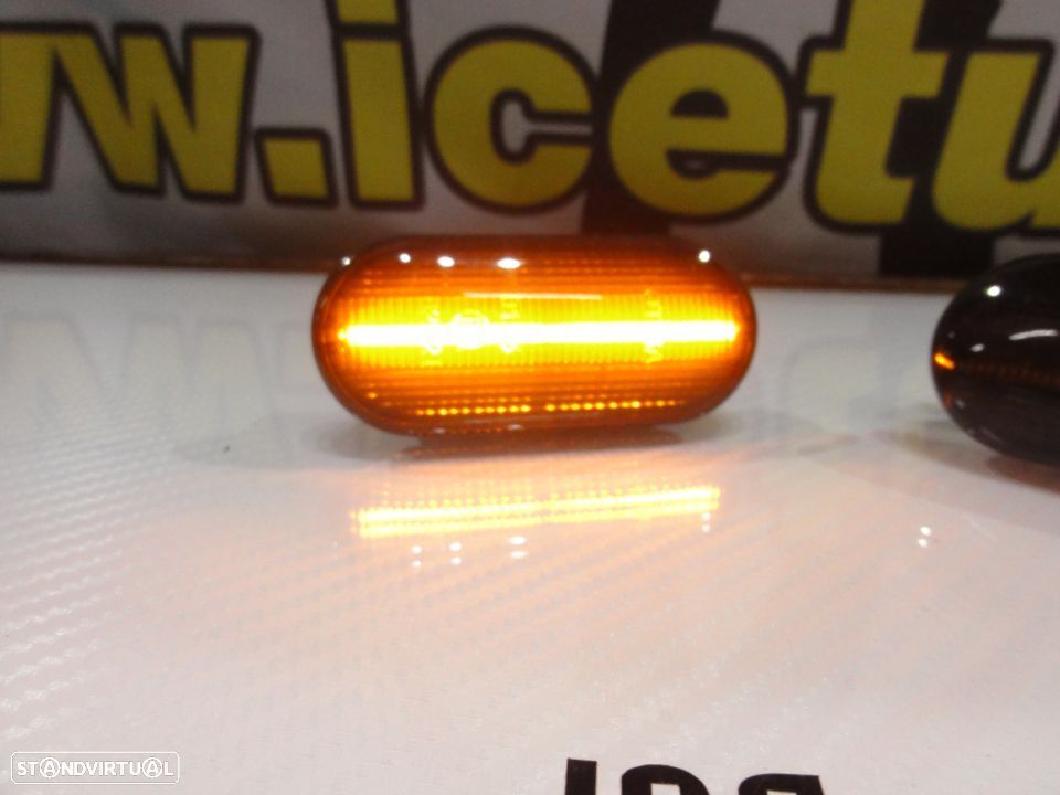 Pisca farolins laterais led dinâmico fundo preto VW Bora, Golf 3, Golf 4, Lupo, Passat 35i, 3B, Passat 3BG, Polo 6N, 6N2, 9N, 9N2, Caddy, Sharan, Vento, Jetta, Eos, Amarok, T5, Camper, Up, E-up, Ford C-Max 2/07-, Fiesta MK6, 11/01-, Focus MK2, 11/04-3/07, Fusion, 8/02-, Galaxy, 3/95-4/00, Seat Alhambra, Cordoba, Ibiza 6K, 6L, 6J, Leon 1M, 1P, Toledo - 15