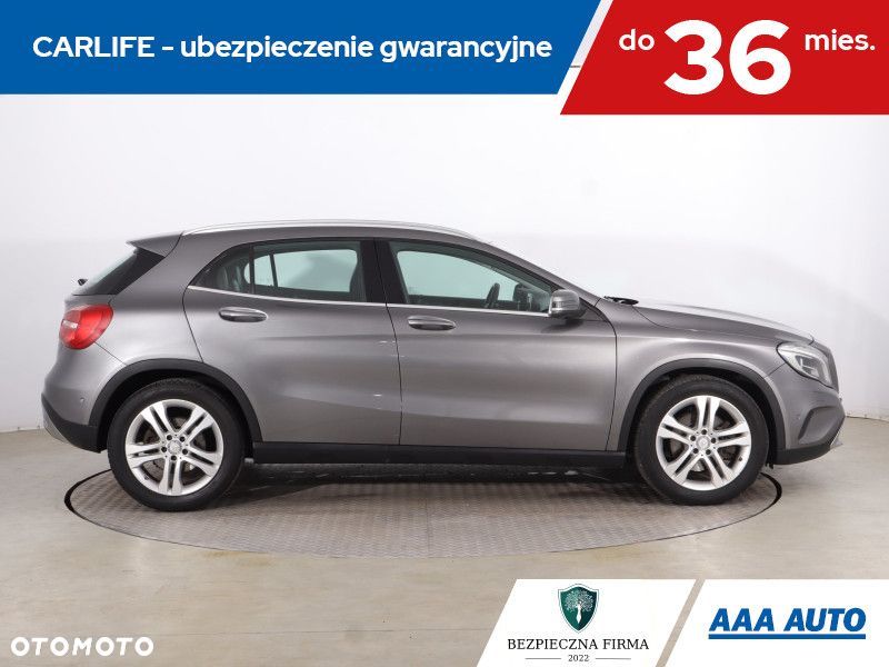 Mercedes-Benz GLA - 8