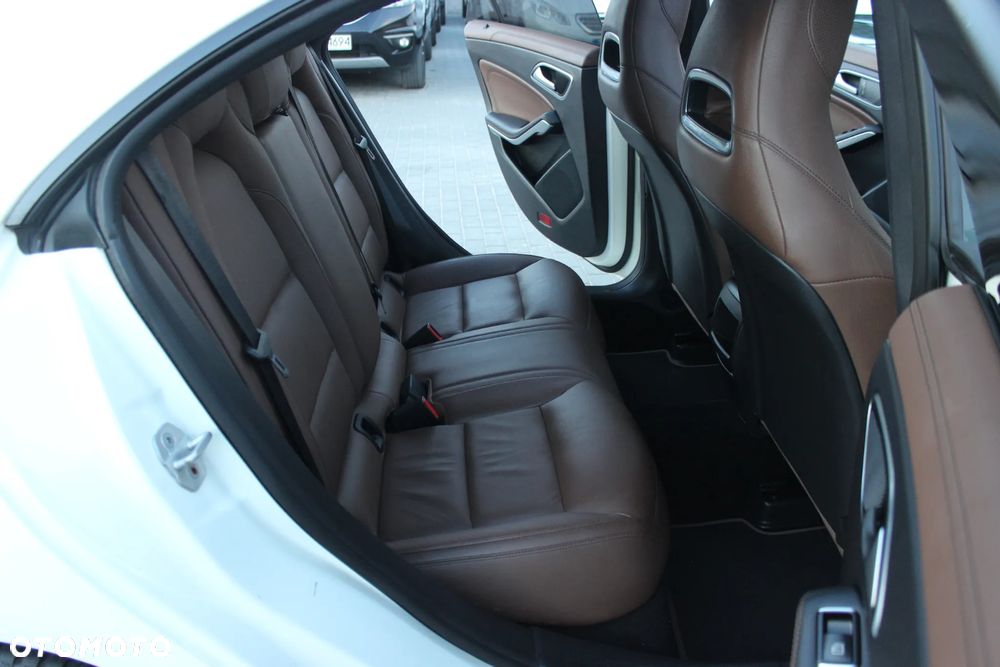 Mercedes-Benz CLA 200 7G-DCT AMG Line - 20