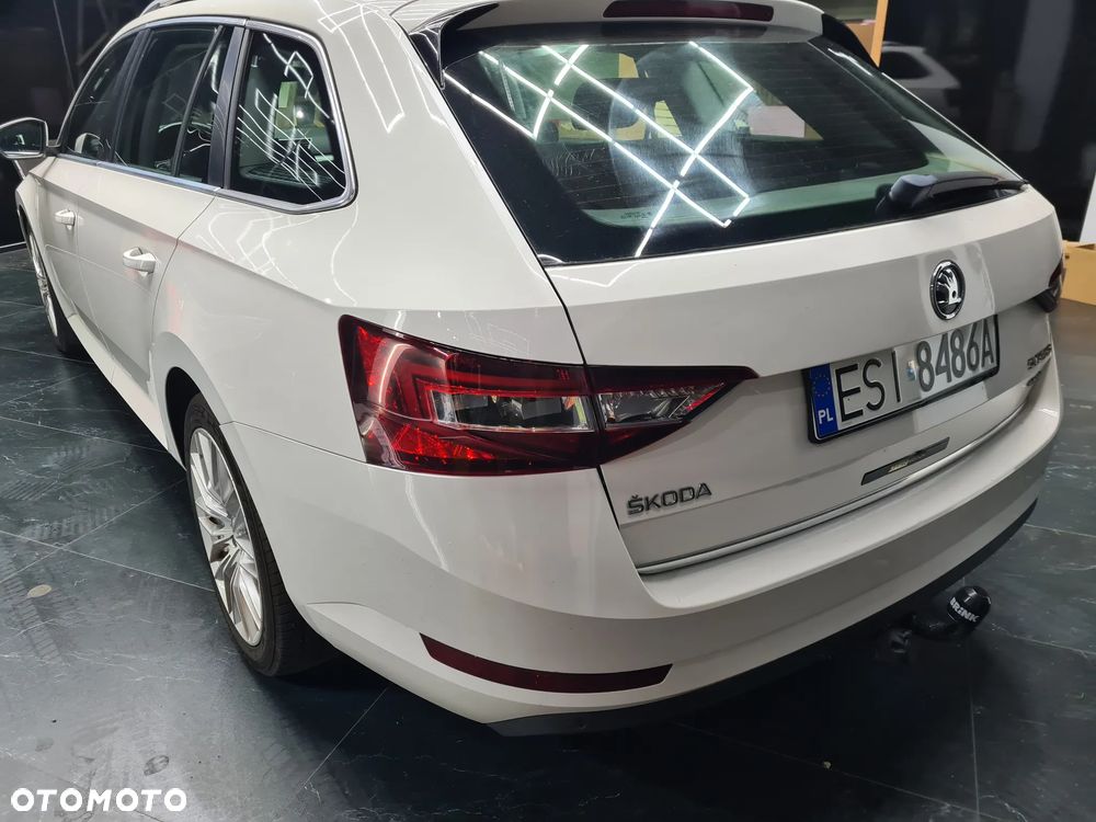 Skoda Superb 2.0 TDI DSG Sportline - 19