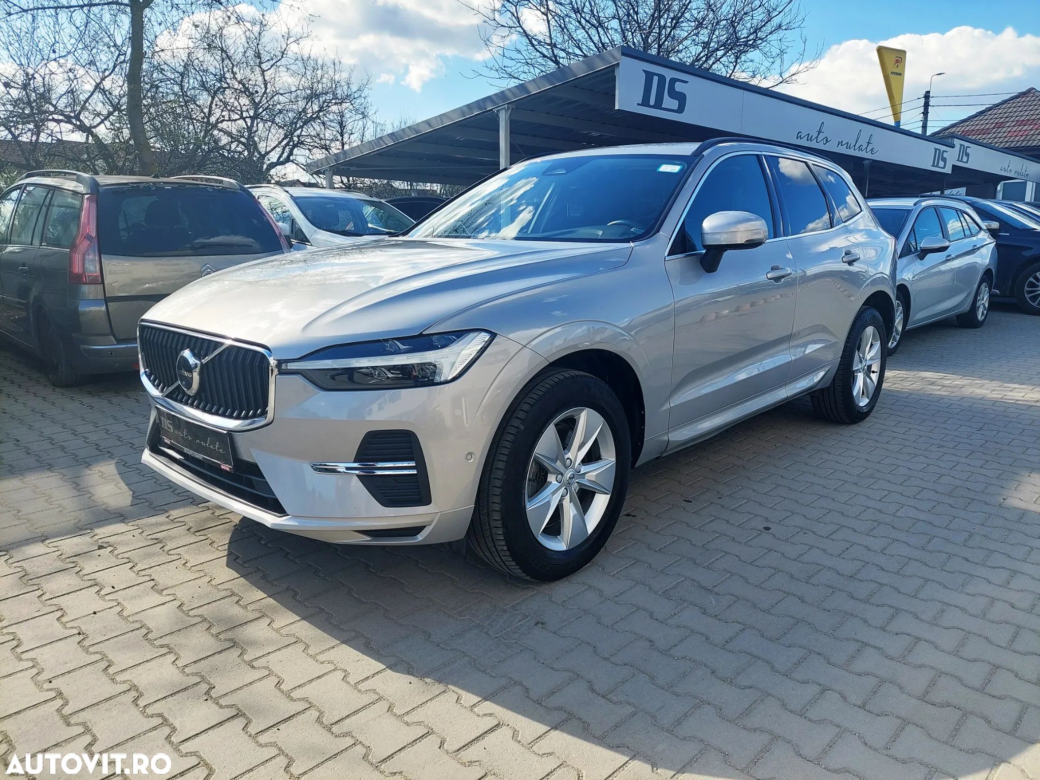 Volvo XC 60 B4 MHEV AWD Momentum Pro - 1