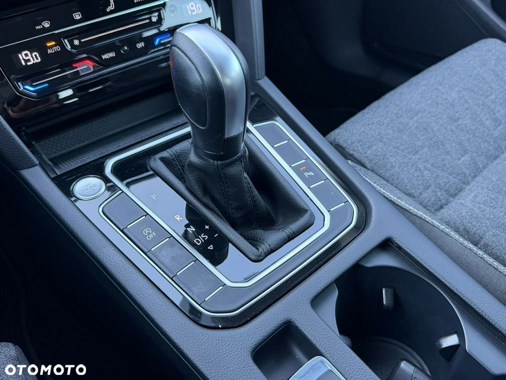 Volkswagen Passat - 21