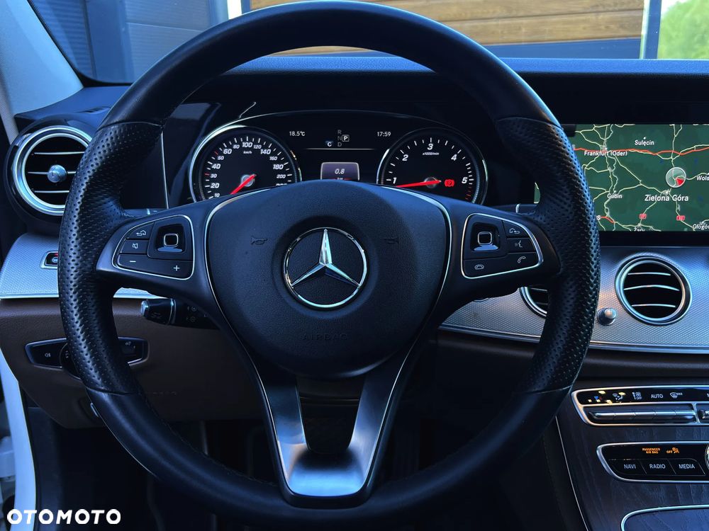 Mercedes-Benz Klasa E 220 d Business Edition 9G-TRONIC - 24