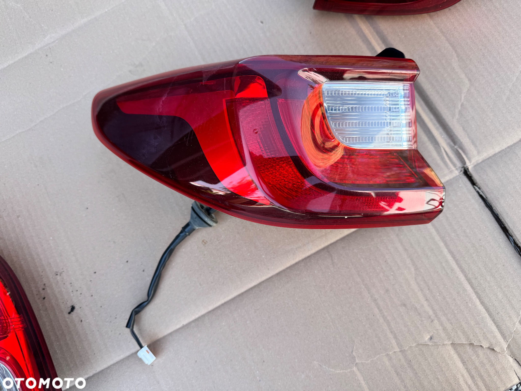 KIA STONIC LAMPA TYL LEWA PRAWA W BLOTNIK - 4