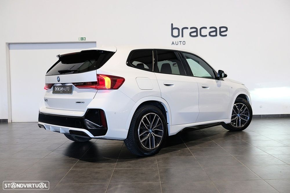 BMW iX1 xDrive30 M Sport Pack - 7