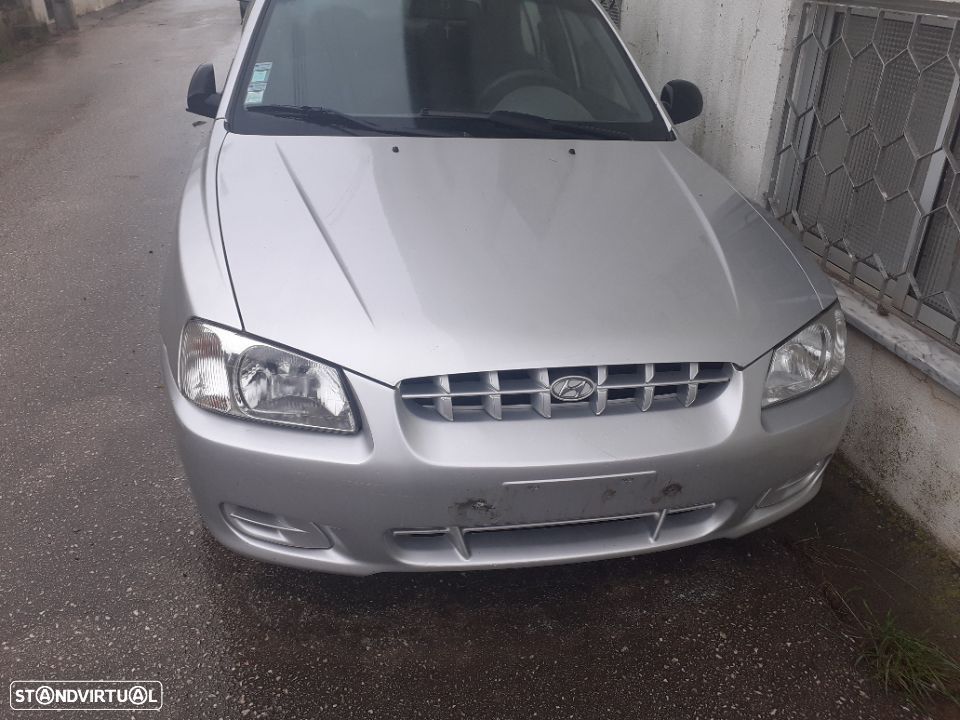 Guarda lamas hyundai accent ano 2002
