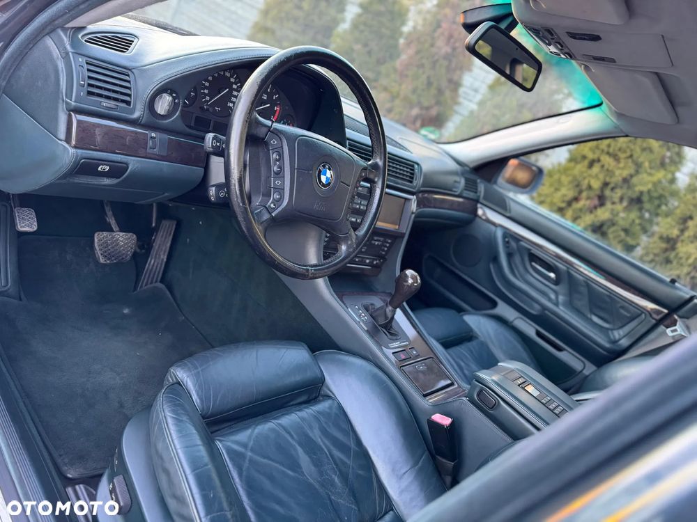 BMW Seria 7 750i - 35