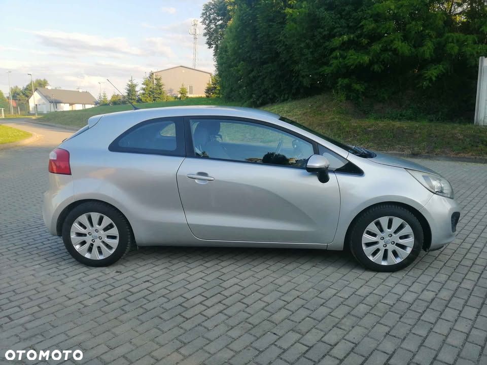 Kia Rio 1.4 L - 5