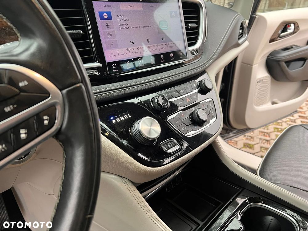 Chrysler Pacifica - 12