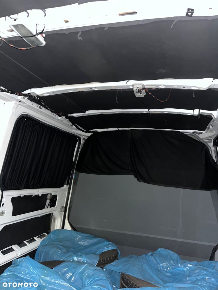 Volkswagen TRANSPORTER T5 - 12