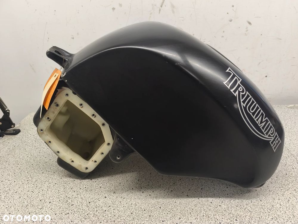 Bak, zbiornik paliwa Triumph Daytona 955i 955 - 3