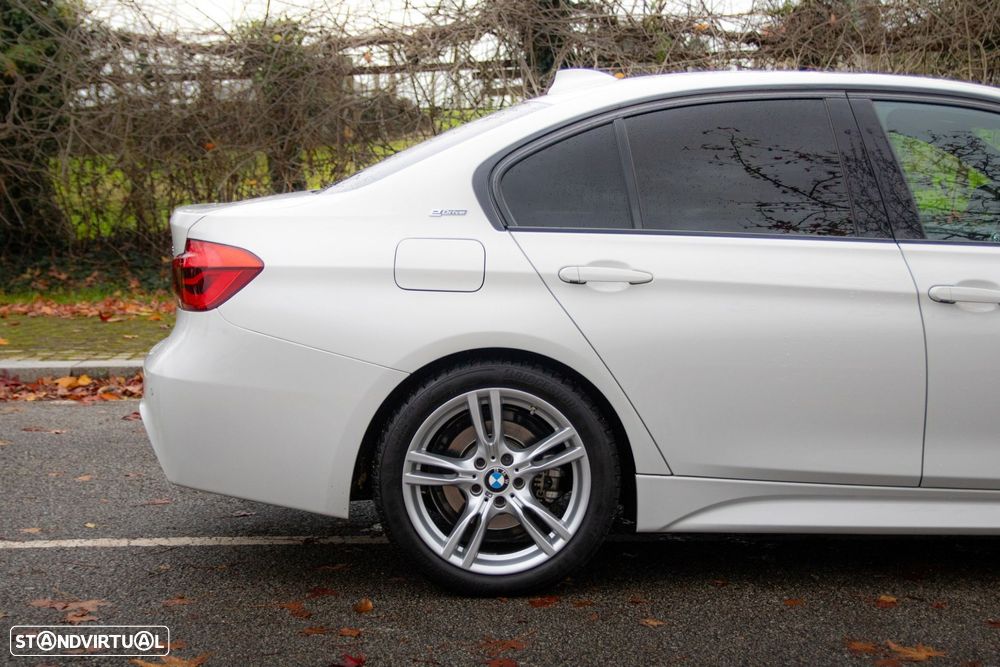 BMW 330 e iPerformance Pack M - 21