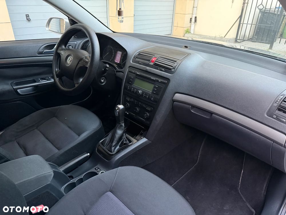Skoda Octavia 1.6 Elegance - 10