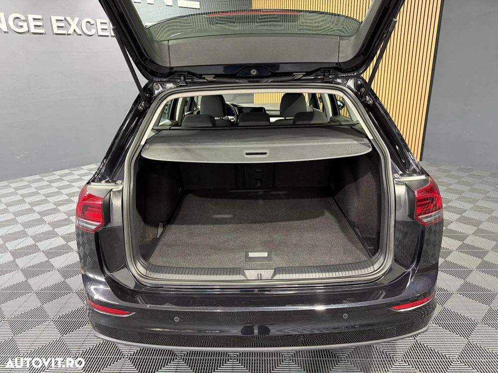 Volkswagen Golf 1.0 eTSI DSG MHEV Life - 30